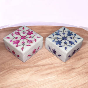 Boîte à bijoux en marbre blanc moderne avec art floral et incrustation de nacre Emballage personnalisé pour l'exportation disponible à la vente - Product Image 1