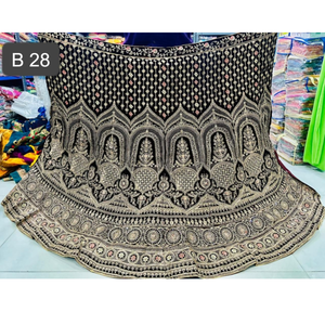 Ensemble Lehenga en velours moderne haut de gamme avec travail Jarkan complet Double Can Flair Long Choli Net Dupatta-pour le marché des exportations indiennes de fête - Product Image 1