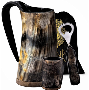 Ensemble complet de cornes viking comprenant une tasse, un verre à shot et un ouvre-bouteille. Disponible à prix de gros. - Product Image 1