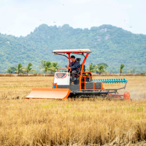 Tractor de Orugas de Goma Diésel HOGICO 80VN de 80 CV de Alta Calidad con Rotocultor, Moldeador de Caballones y Equipo de Perforación de Línea de Agua en Venta - Product Image 6