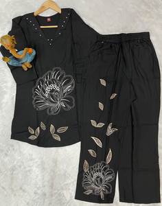 Ensemble Kurti et pantalon brodé noir pour femmes, tenue ethnique élégante pour femmes - Product Image 5
