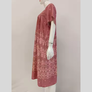 Chemise de nuit d'été confortable et douce à col rond, longueur genou, imprimé floral, en rayonne - Product Image 2