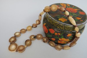 Collar con Colgante Redondo de Cuerno Natural Hecho a Mano de Alta Calidad, Joyería de Estilo Moderno Ecológica para Hombres y Mujeres - Product Image 4