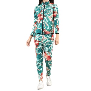 Ensemble de survêtement à capuche 2 pièces pour femme, design entièrement sublimé, qualité supérieure, personnalisé, imprimé, en polyester, pour l'hiver 2027 - Product Image 1