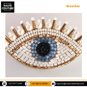 Meilleur fournisseur de bijoux faits à la main de 7cm de large, Patch Design pour les yeux de créateur, broche perlée brodée à la main de couleur blanche à vendre - Product Image 4