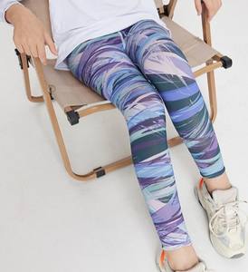 Leggings de sport personnalisés 100% coton de style vintage pour enfants pantalons de fitness respirants et extensibles imprimés pour les filles - Product Image 3