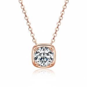 Collar de Plata 925 con Colgante Solitario de Moissanita de Corte Brillante con Bisel de Doble Garra Cuadrada de 8 mm y 2.00 Quilates para Mujer - Product Image 2