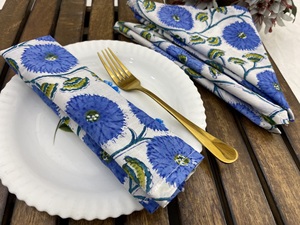 Serviettes en tissu imprimé à la main, motif floral, serviettes de table pour événements, style bohème chic, décoration de cuisine, cadeau de pendaison de crémaillère, table à manger, serviette en coton - Product Image 4