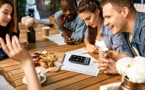 Levelo FluentLink akıllı çevirmen çevrimdışı ve çevrimiçi sesli çevirmen, Android 7.1, 142 desteklenen diller, dahili ChatGPT - Product Image 2