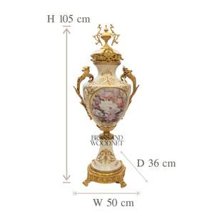 Vase décoratif en porcelaine antique et laiton avec illustration florale peinte à la main et poignées dorées ornées pour intérieurs de luxe - Product Image 5
