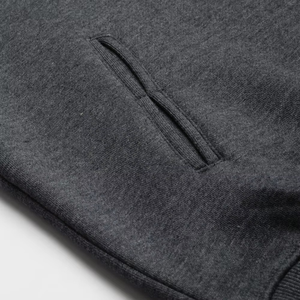 Conjunto de chándal recortado personalizado Sudadera con capucha para correr Sudaderas con capucha bordadas de gran tamaño Estilo informal de invierno para mujeres - Product Image 6