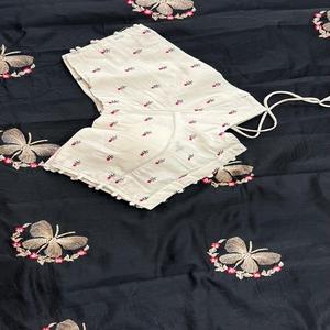 ผ้าซารีผ้าไหมผสมฝ้ายเนื้อหนา ปักลายผีเสื้อ พร้อมพู่ห้อย ผ้าซารีเนื้อหนาสำหรับผู้หญิงอินเดีย มีสินค้าในสต็อก - Product Image 1