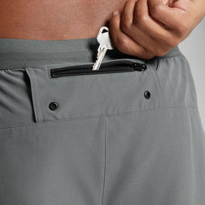 กางเกงขาสั้นวิ่งออกกำลังกายสำหรับผู้ชายแนวสตรีทแบบ2-in-1ผ้าฝ้ายกันยับติดโลโก้ได้ตามต้องการ - Product Image 3