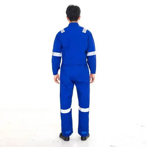 Overol de Seguridad Impermeable de Alta Visibilidad, Ropa de Trabajo Duradera, Uniforme Protector para Trabajos en la Industria Química, Petrolera e Industrial Pesada - Product Image 3