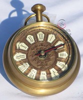 Horloge de collection de designer de haute qualité, personnalisée, en laiton plaqué or poli, style nautique, pour la randonnée, édition du Poisson d'avril
