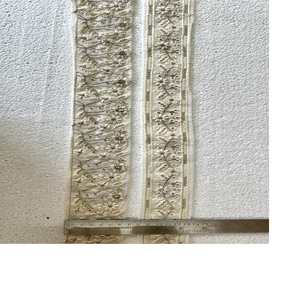 ออกแบบเองทำริบบิ้นปักด้วยเครื่องจักรและผ้าลูกไม้หลากหลายดีไซน์และสีสำหรับชุดแต่งงานที่มีเส้นขอบ zari สีทอง - Product Image 1