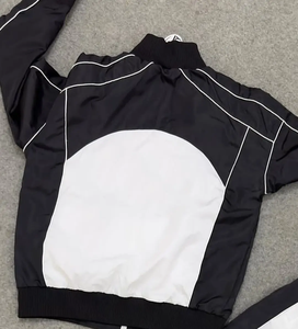 ชุดกีฬาฤดูหนาวแบบใหม่ของ OEM ลายพิมพ์ระบายอากาศได้ดี น้ำหนักเบา สำหรับผู้ชาย ชุดสองชิ้น เสื้อแจ็คเก็ตกันลมและกางเกงวอร์ม - Product Image 5