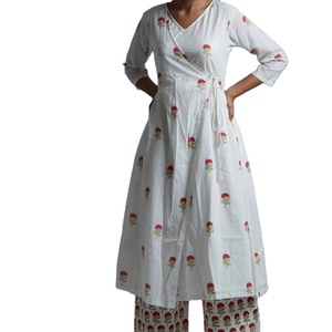 มินิแมเจนต้า บล็อกพิมพ์ห่อกุฏกับกางเกงมินิแมเจนต้า บล็อกพิมพ์ ทรงผมคุณภาพกุฏและกางเกงจากผู้ผลิตชาวอินเดีย - Product Image 1