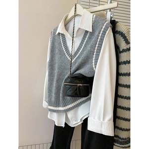 Gilet en tricot sans manches pour femme, col en V, en laine vintage, avec bordure contrastée - Product Image 5