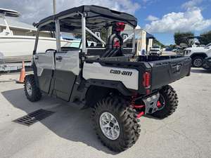 Defender MAX X mr 2025 de Venta Rápida con Puertas Medias HD10 Hyper Silver y Legion Red - Product Image 3