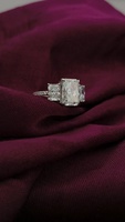 Anillo de Oro Sólido de 14K con Corte Radiante de 3 Ct Personalizado para Mujer, Diamante de Color E Certificado por IGI con Pequeños Diamantes Laterales, Banda Lujosa
