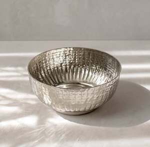 Tazón de Servir de Metal con Relieve de Aluminio para Ensaladas, Frutas y Chocolate - Recubierto de Níquel, 100% Apto para Alimentos, Apto para Lavavajillas, para Fiestas - Product Image 1