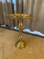 Exportateur indien Table d'appoint en laiton minimaliste pour les salons modernes disponibles à un prix abordable depuis l'Inde
