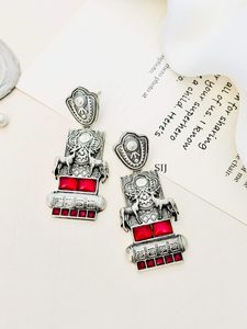 Boucles d'oreilles pendantes en argent oxydé de qualité supérieure, motif cerf, pour femme, bijoux ethniques tribaux, finition antique, style bohème, pour festival - Product Image 4
