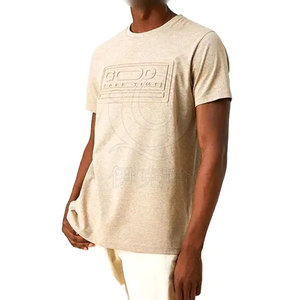 Camiseta Premium en relieve para hombres con silueta moderna Camiseta transpirable en relieve para hombres con patrón único - Product Image 3