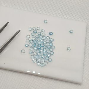 AAA Plus Sky Blue Topaz 4mm Corazón Briolette Triángulo Facetado Cuentas de piedras preciosas genuinas para diseñadores - Product Image 1