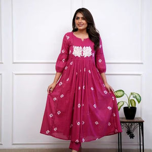 Vêtements décontractés de qualité supérieure ensemble Kurti en coton doux ensemble Mulmul coton fil lourd broderie travail haut et pantalon au prix d'usine - Product Image 1