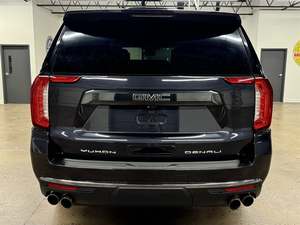 El GMC Yukon Denali Ultimate 4WD 2024 cuenta con un potente motor V8 de 6.2L (420hp/460tq) y una transmisión automática de 10 velocidades. - Product Image 4