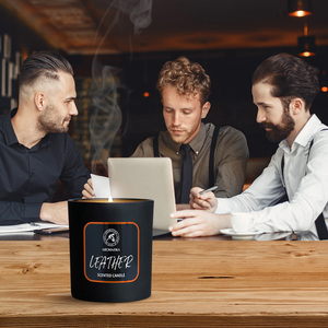 Vela Aromática de Cera de Soya Aromatika en Frasco de Vidrio Negro Mate, Serie para Hombre, Vegana, Ecológica, Ideal para Regalo de Inauguración o Día del Padre - Product Image 4