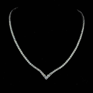 สร้อยคอเทนนิสทรงวีคลาสสิก สีเงิน ประดับเพชร - Product Image 2