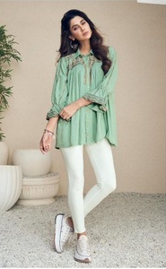 Collection de hauts courts en rayonne lourde brodés de style occidental pour femmes en gros - Product Image 6