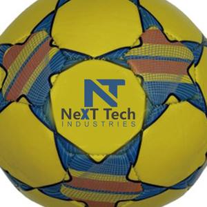 Balón de entrenamiento de fútbol de Next Tech Industries Material de PU para fines de entrenamiento con diseño personalizado y logotipo personalizado - Product Image 2