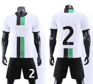 ชุดเสื้อฟุตบอลพิมพ์ลายแบบถ่ายเทความร้อนของผู้ใหญ่ดีไซน์แบบระเหิดล่าสุดผลิตจากโรงงานในปากีสถาน - Product Image 4