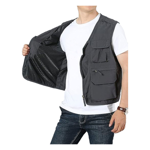 Gilet cargo léger et respirant pour hommes, avec col en V et plusieurs poches utilitaires pour la randonnée et l'aventure - Product Image 3