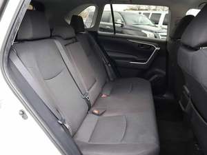 Toyota RAV4 LE AWD SUV 2020 con Asientos de Cuero, Techo Corredizo, Faros LED, Pantalla Táctil, Cámara Trasera 360, en Venta - Product Image 2