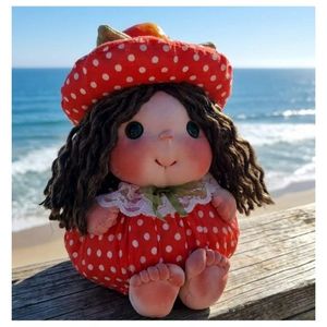 Muñeca de Tela Hecha a Mano con Diseño de Puntos Rojos y Naranjas, Personalizada, para Niñas, de Felpa Suave, Cuerpo Redondo, Adorno para Cuarto de Niños, Regalo Infantil, 22 cm - Product Image 1