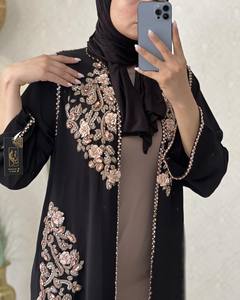 Vente en gros de robe abaya en satin de luxe personnalisée pour femmes vêtements islamiques de haute qualité manches à volants taille libre conçu à Dubaï petite coupe - Product Image 3