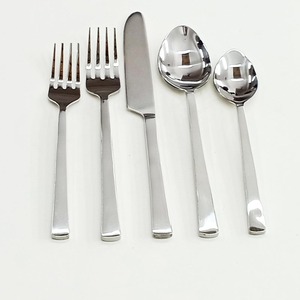 Ensemble de couverts en acier inoxydable de haute qualité élégant plaqué argent avec poignée design moderne et élégant pour la rentrée des classes - Product Image 6