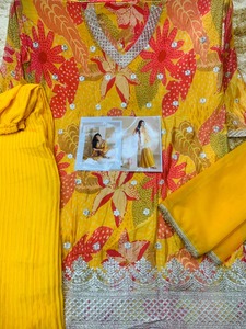 Última Moda en Ropa Étnica India, Sharara con Estampado Digital Personalizable, Top y Dupatta Bordados, Venta al por Mayor - Product Image 2