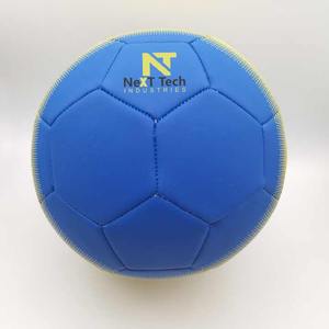 Tech Industries Ballon d'entraînement de football Matériau PU à des fins d'entraînement avec un design personnalisé et un logo personnalisé - Product Image 2