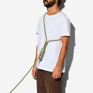 Sac étanche mains libres vert armée pour équipement de randonnée avec laisse – Accessoire extérieur pratique - Product Image 2