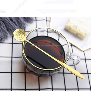 Cuillère à mélanger personnalisée en acier inoxydable doré, forme de fleur, manche long, style moderne et luxueux, pour mariage, vente en gros - Product Image 5