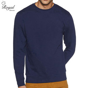 Sweat-shirt en molleton épais à col rond pour homme, coupe classique, couleur unie, avec logo personnalisé sur le devant, idéal pour un usage quotidien en hiver. - Product Image 3