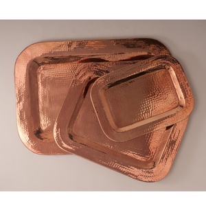 Ensemble de plateaux de service rectangulaires en cuivre plaqué, martelés à la main, polis, adaptés aux aliments, pour usage résidentiel - Product Image 1