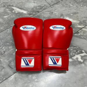 Guantes de boxeo de cuero ligeros personalizables Guantes de entrenamiento de fuerza con cordones ganadores de premios Alta transpirabilidad para la competición - Product Image 5