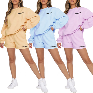 Conjunto de Sudadera con capucha y pantalones cortos de dos piezas de encaje con logotipo personalizado informal para mujer Diseño de hombro caído de tela polar para correr de invierno - Product Image 4